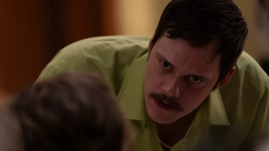 Bill Skarsgård lleva la desesperación al límite en ‘La Negociación’, el nuevo thriller de Gus Van Sant