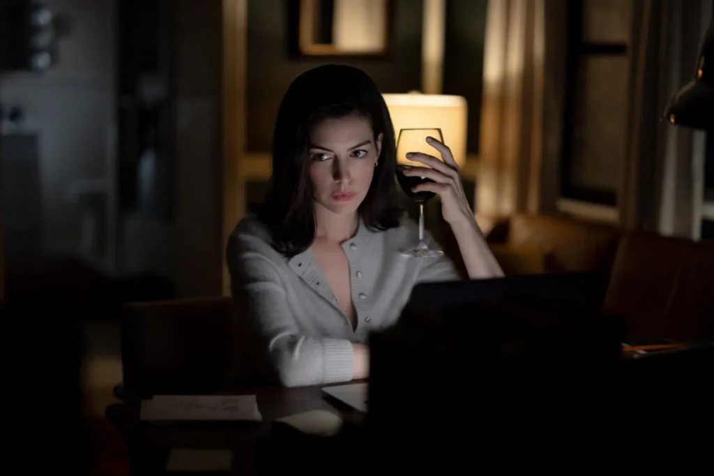 Verity: La sombra de un engaño llega a los cines con Anne Hathaway, Dakota Johnson y Josh Hartnett